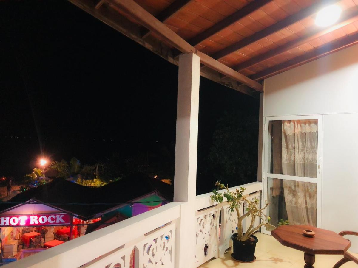 ウナワトゥナ Blue Sea View Bed & Breakfast エクステリア 写真