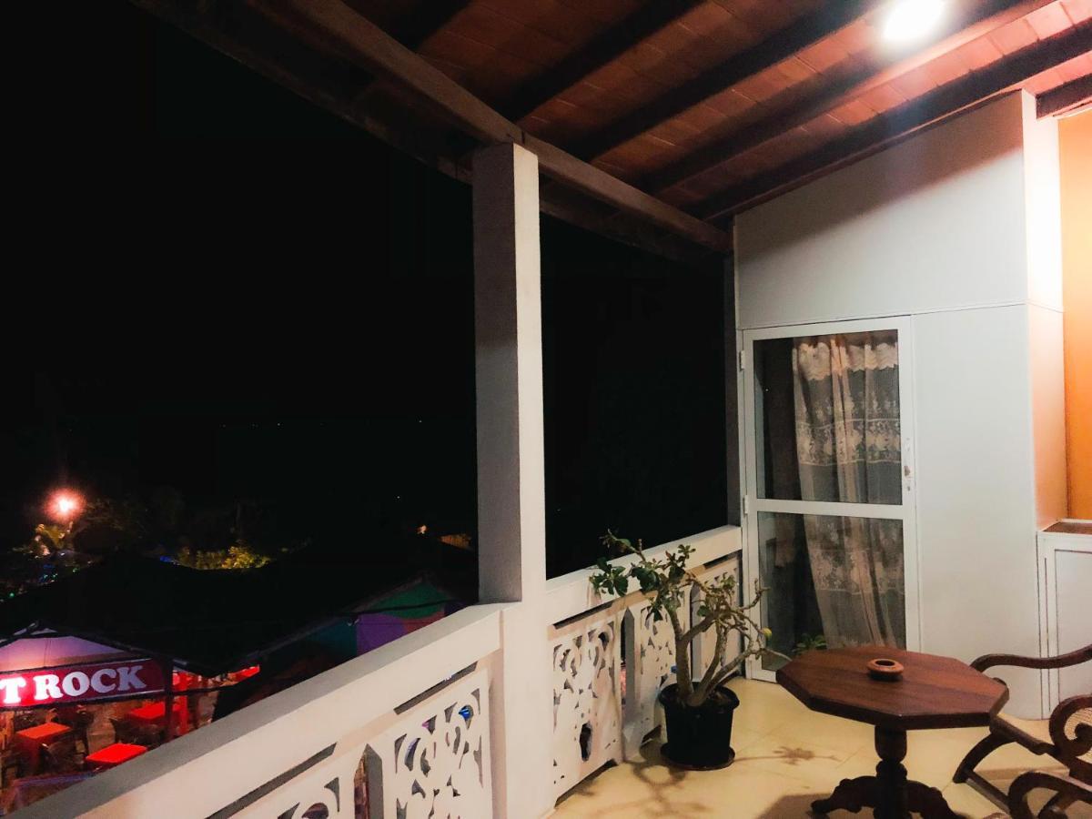 ウナワトゥナ Blue Sea View Bed & Breakfast エクステリア 写真