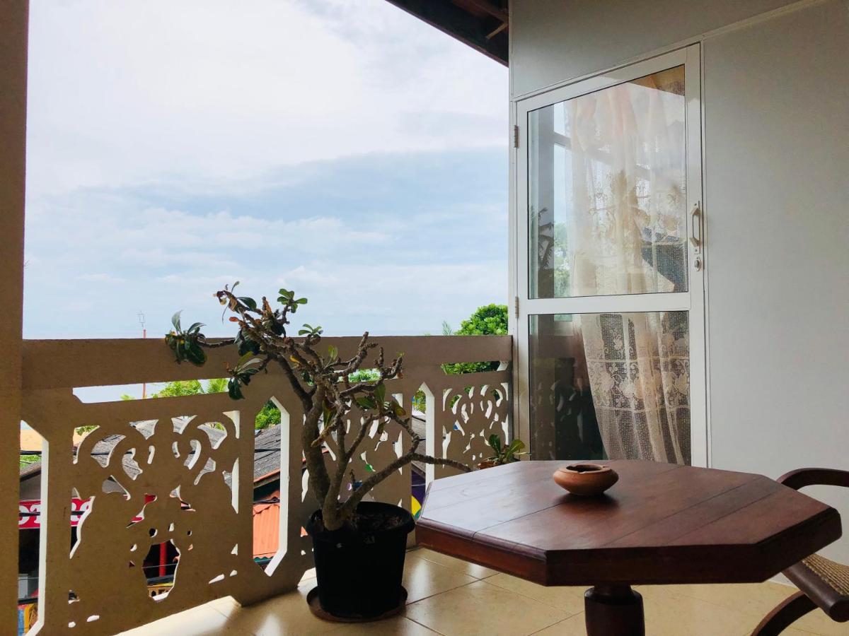 ウナワトゥナ Blue Sea View Bed & Breakfast エクステリア 写真